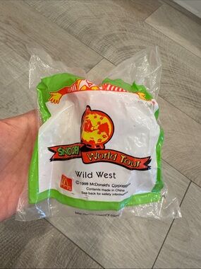 McDonald's 1998 Snoopy World Tour 1998 "Wild West" Toy